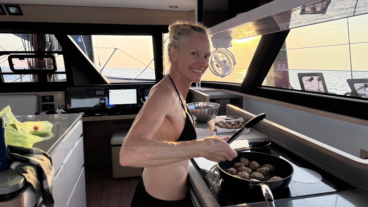 ⁣Philippines to Brunei then Singapore in our HH52 Miko