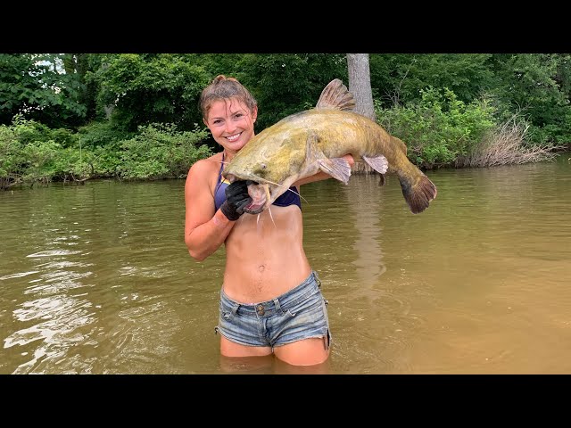 Catfish Noodling: Grabbing Flatheads with the LEGENDS! 