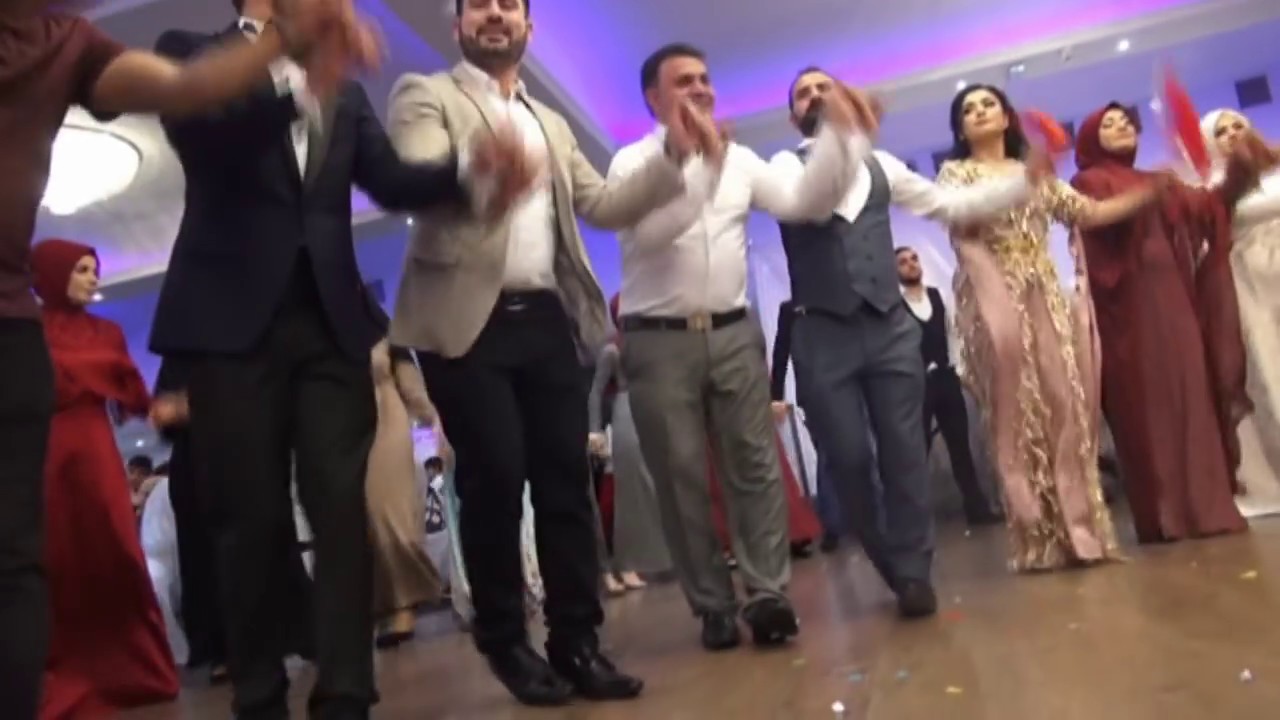 Londrada kalabalık Varto düğünü Servan Zana - YouTube