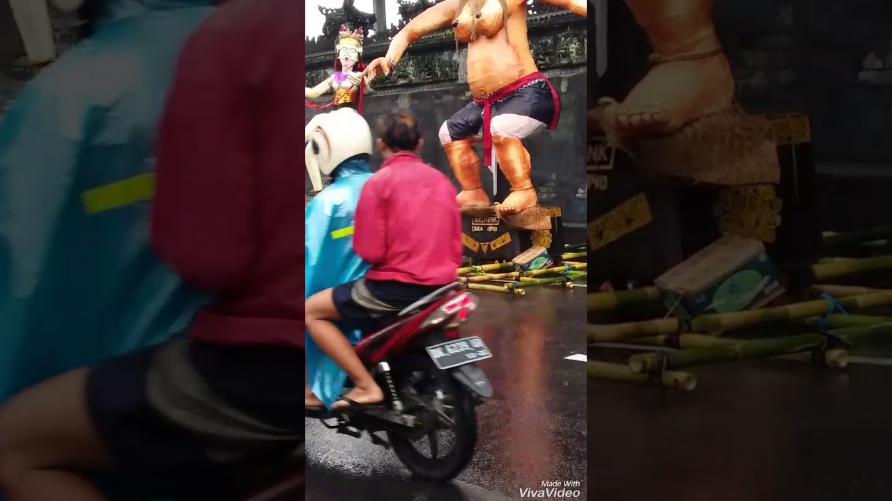 Nglinderang Ogoh-Ogoh di Desa Tamblang