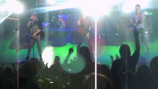 Celebrity Simple Plan - Addicted (live in Sydney Australia 1/10/2011) Profile