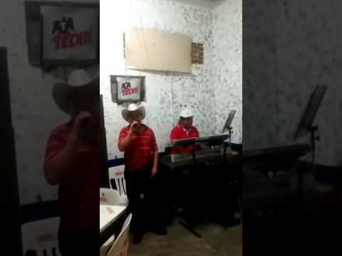 Corrido de Chito Cano con Pedro Safari y pilares de Nuevo León