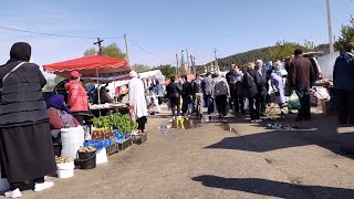 Базарный день в поселке.