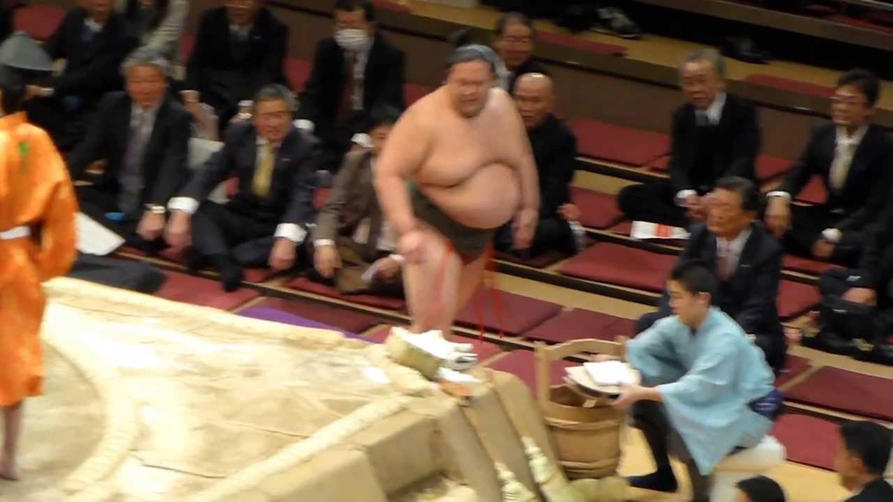 細野豪志・元民主党幹事長も爆笑！初っ切り！(Shokkiri,comic sumo)（平成26年2月1日、雅山断髪式 Miyabiyama retirement ceremony）