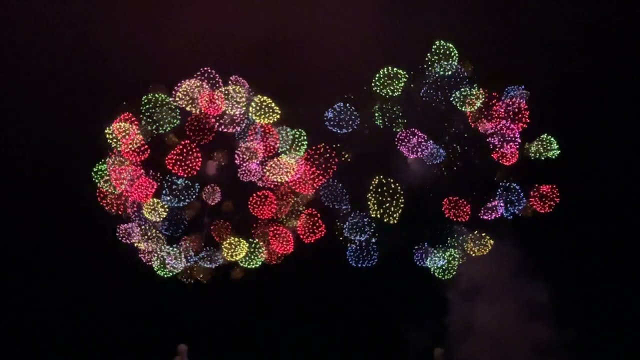 World's First Simultaneous Launch of Two 36-Inch Fireworks - YouTube