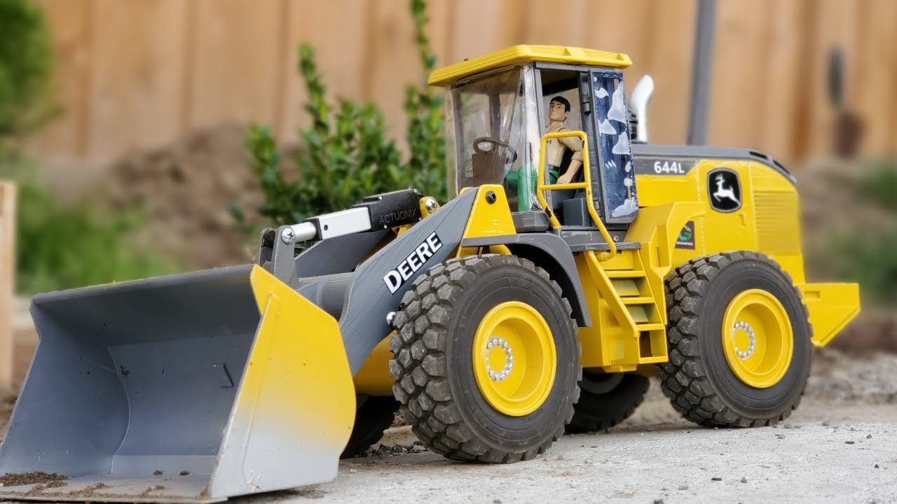 Road Building with RC Construction Machines! Custom RC Wheel Loader in ...