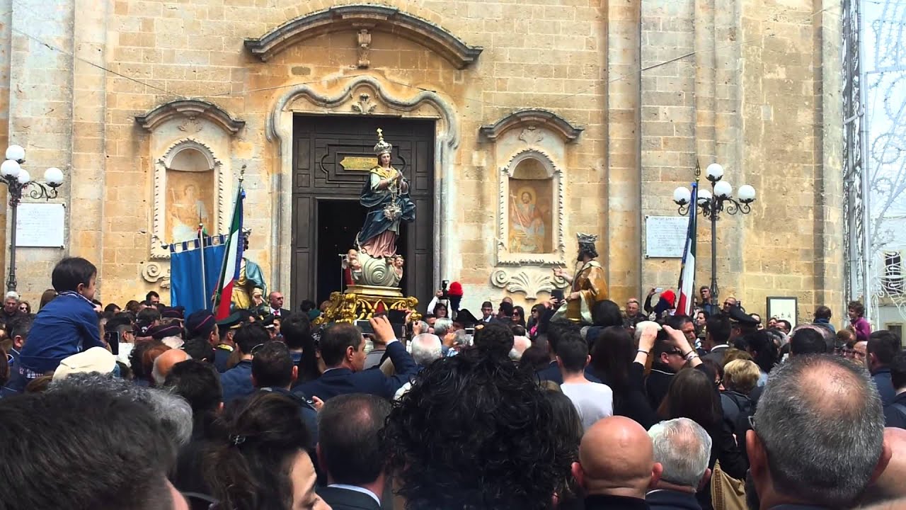 Santi Filippo e Giacomo. Rientro della processione. Diso 2014