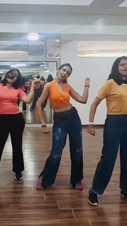 #chorichori #dance #dancevideo #trending #shortsviral #friends #zumbafitness #zumbawithmohini