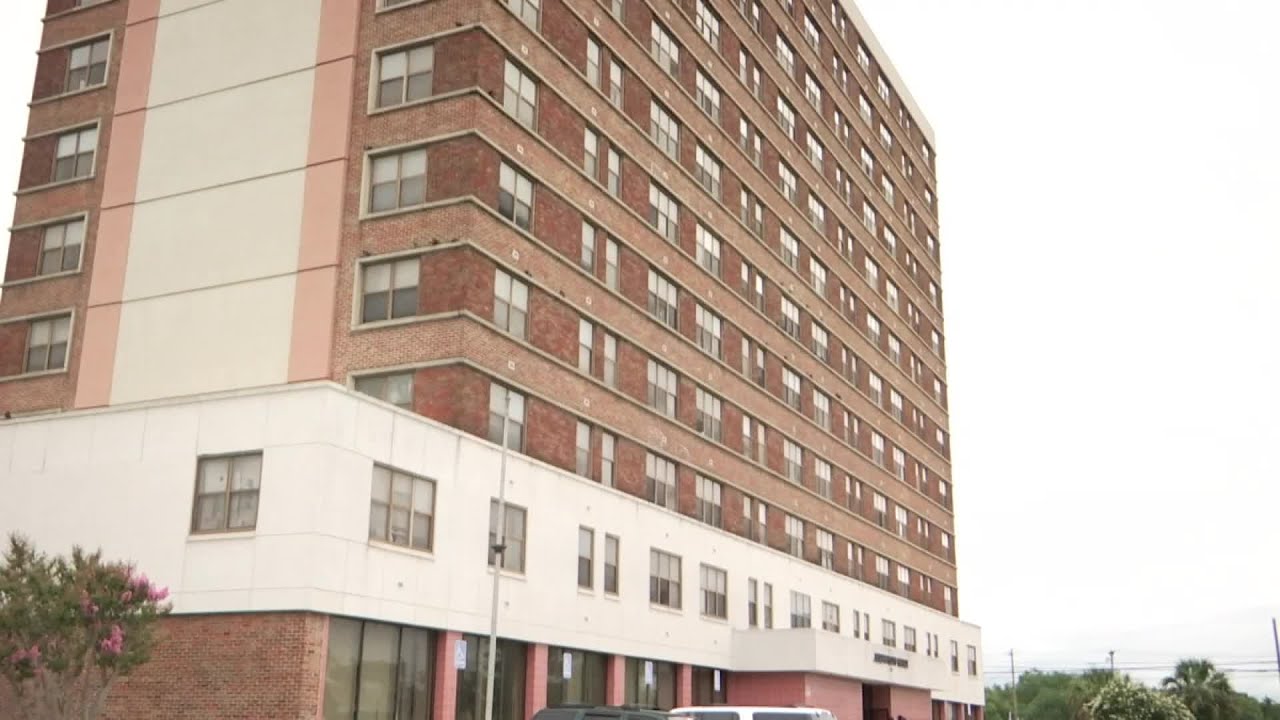 Residents speak out against 'deplorable' living conditions in downtown Charleston apartment