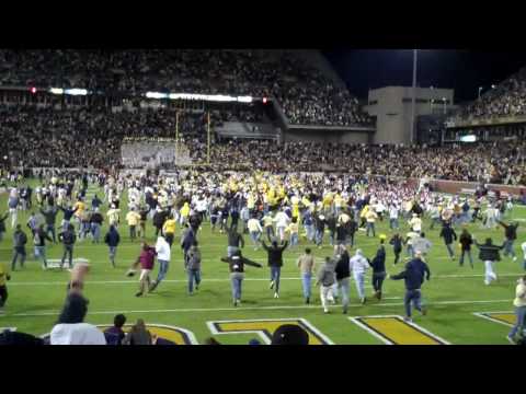 GT vs. VT 2009 - fans rushing the field