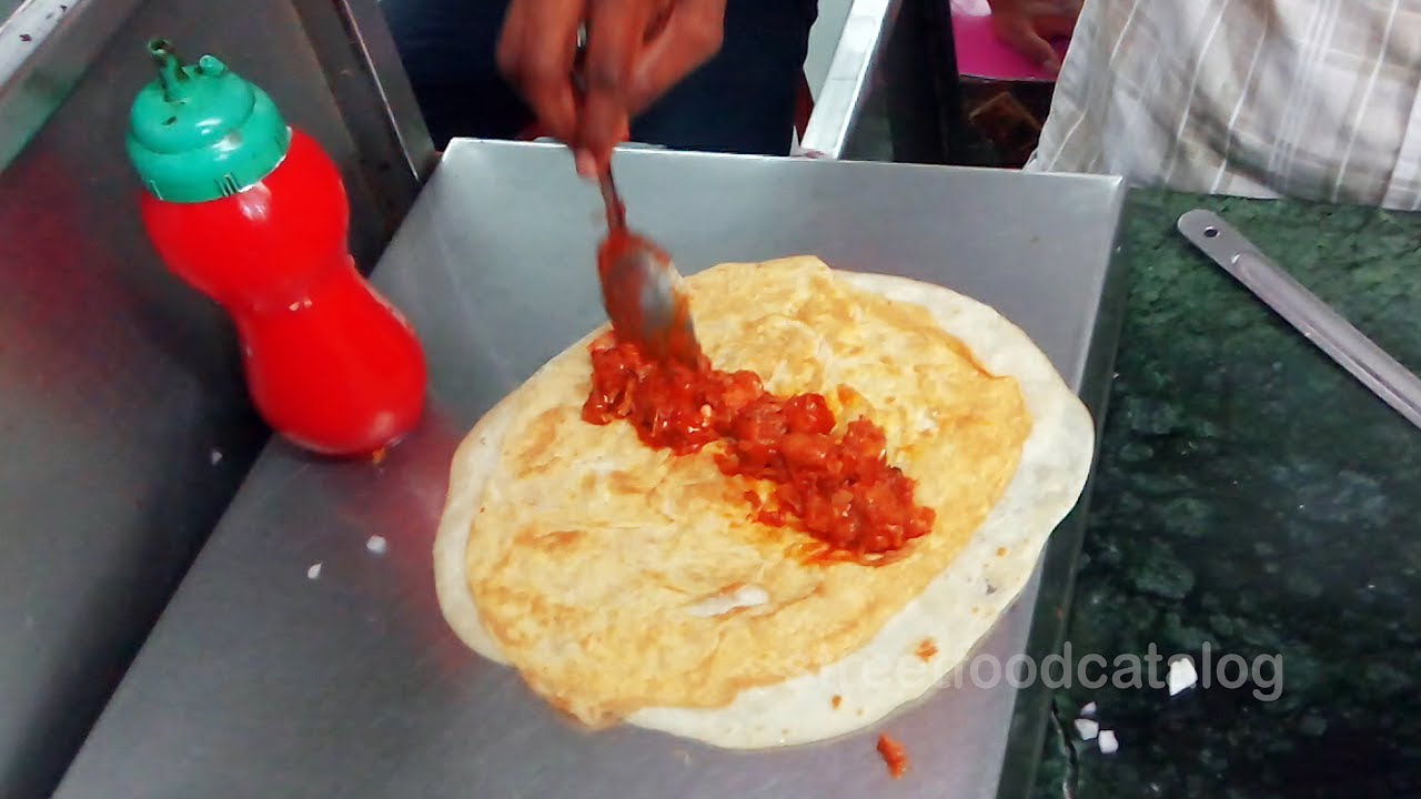 Chicken Roll in Ameerpet Big Bazar | Hyderabad Street Food | Rockin Rolls in Chicken Frankie | Street Food Catalog