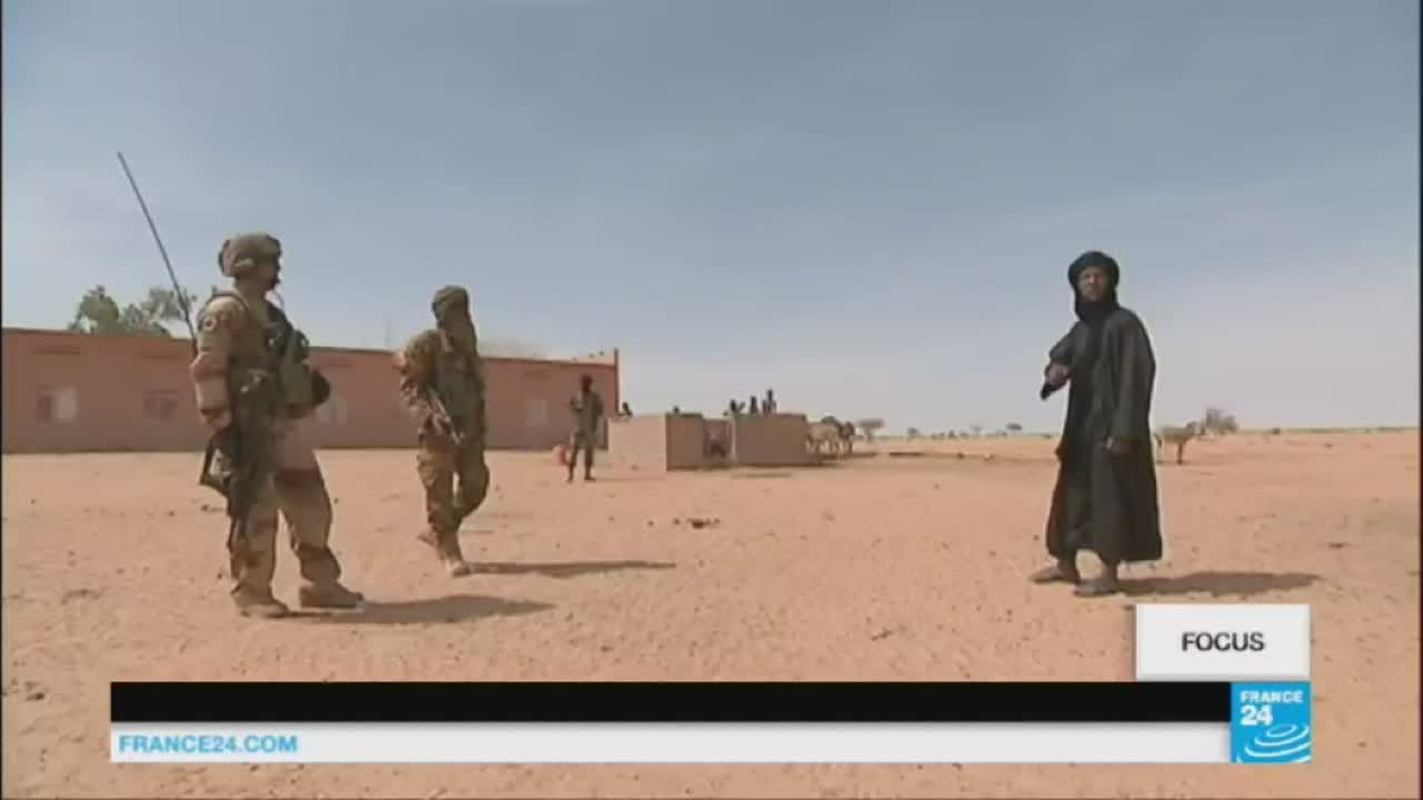Video: Hunting down jihadists in the Malian desert