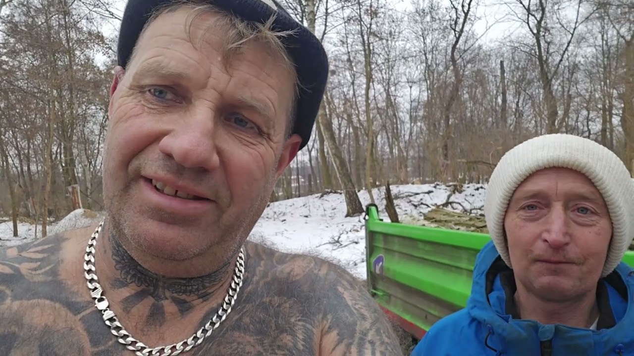 68. Kazik i Darek pomagają przy drzewie. | Co Klaudiusz ma na szyi? 🤔