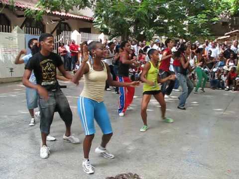 Israel Valdes (Descarga, Conjunto Folklórico Nacional de Cuba) - YouTube