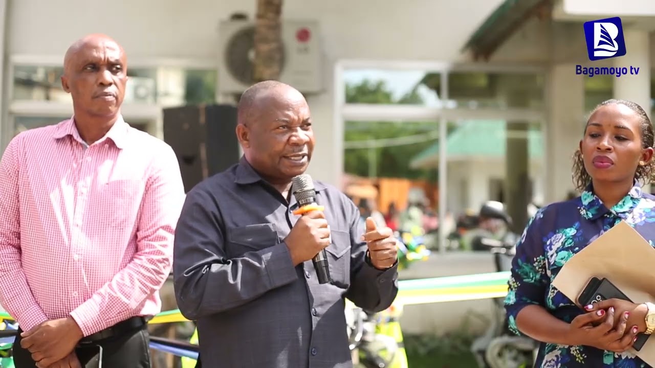 MKUU WA WILAYA BAGAMOYO AKABIDHI GARI NA PIKIPIKI 11 KWA AFISA MAENDELEO KATA.