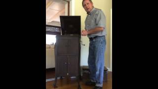 1906 Victrola plays Sh'boom by The Crew Cuts
