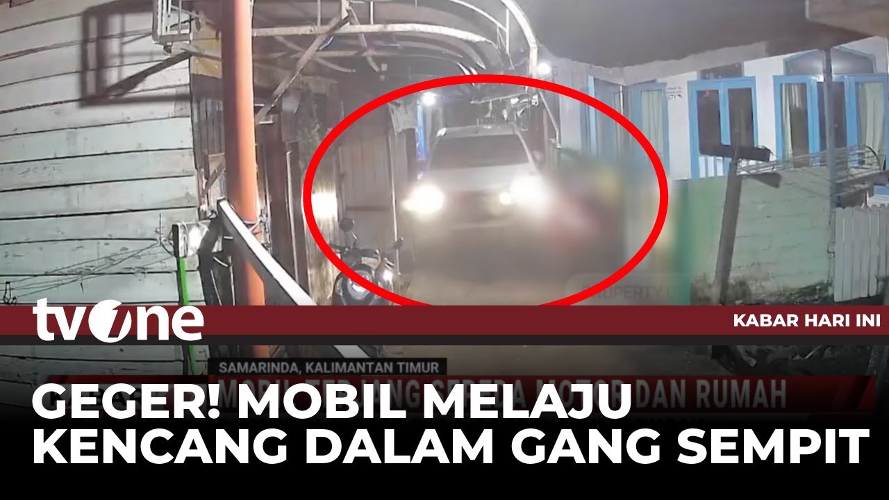 Detik-detik Mobil di Samarinda Hantam Motor dan Rumah Terekam CCTV | Kabar Hari Ini tvOne