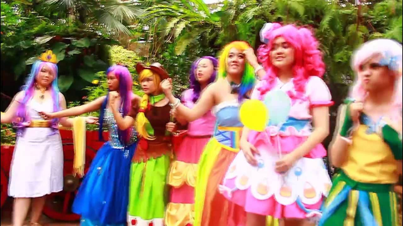 AT THE GALA PMV (Sim Gretina Remix)