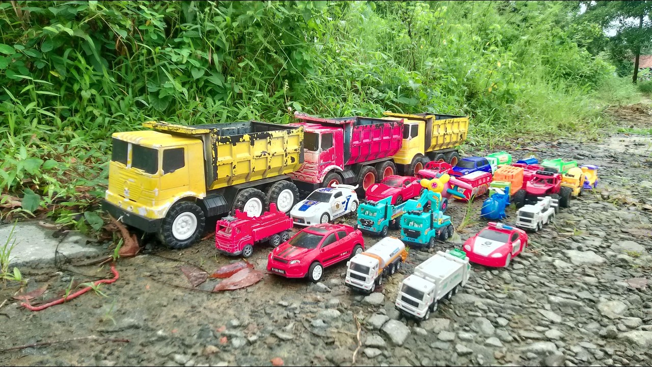 AKHIRNYA MELEDAK PENUH! Truk Dipenuhi Mainan Super Banyak