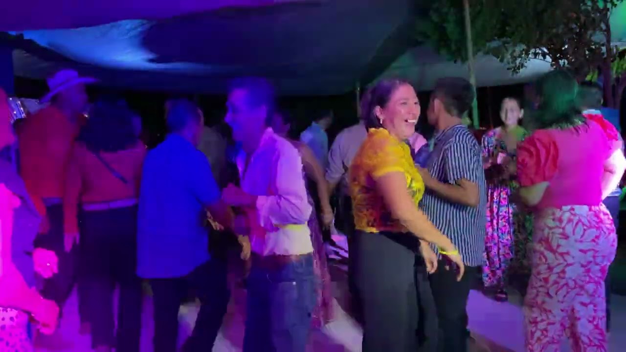 EL PERRO RON,LA JAIBA MORDELONA-Chepe El Camaron Y sus Teclados En Vivo Acachapan 5ta