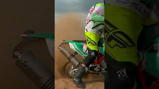 Finishing a stage of the Dakar Rally with no rear tire 🛞
