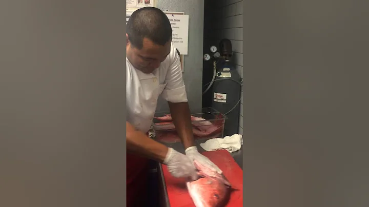 How to butcher a red snapper clean. By Chef Nelson Cienfuegos #ChefNelson.