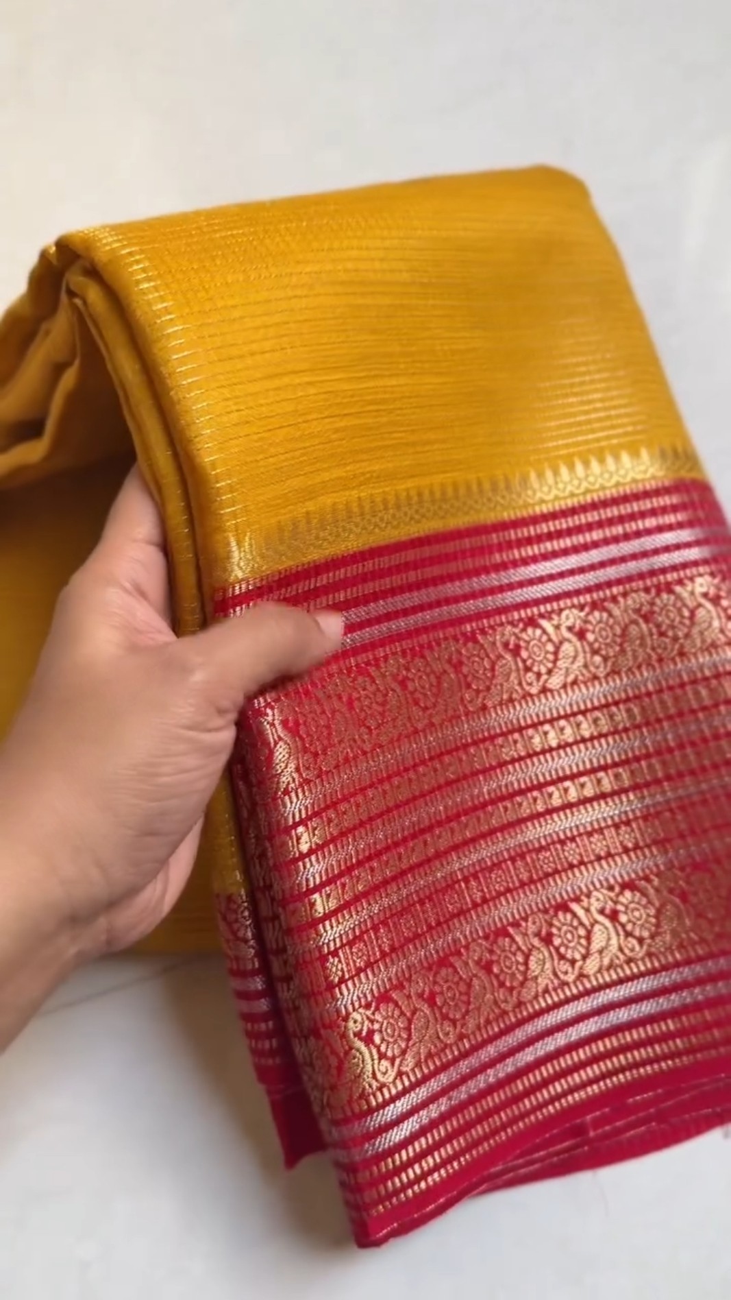 🥻రకరకాల చీరలు - ShareChat