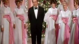 Perry Como sings First Noel & Hark the Herald Angels Sing