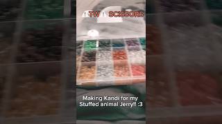 Making Kandi for my stuffed animal Jerry!! ⚠️TW SCISSORS ⚠️