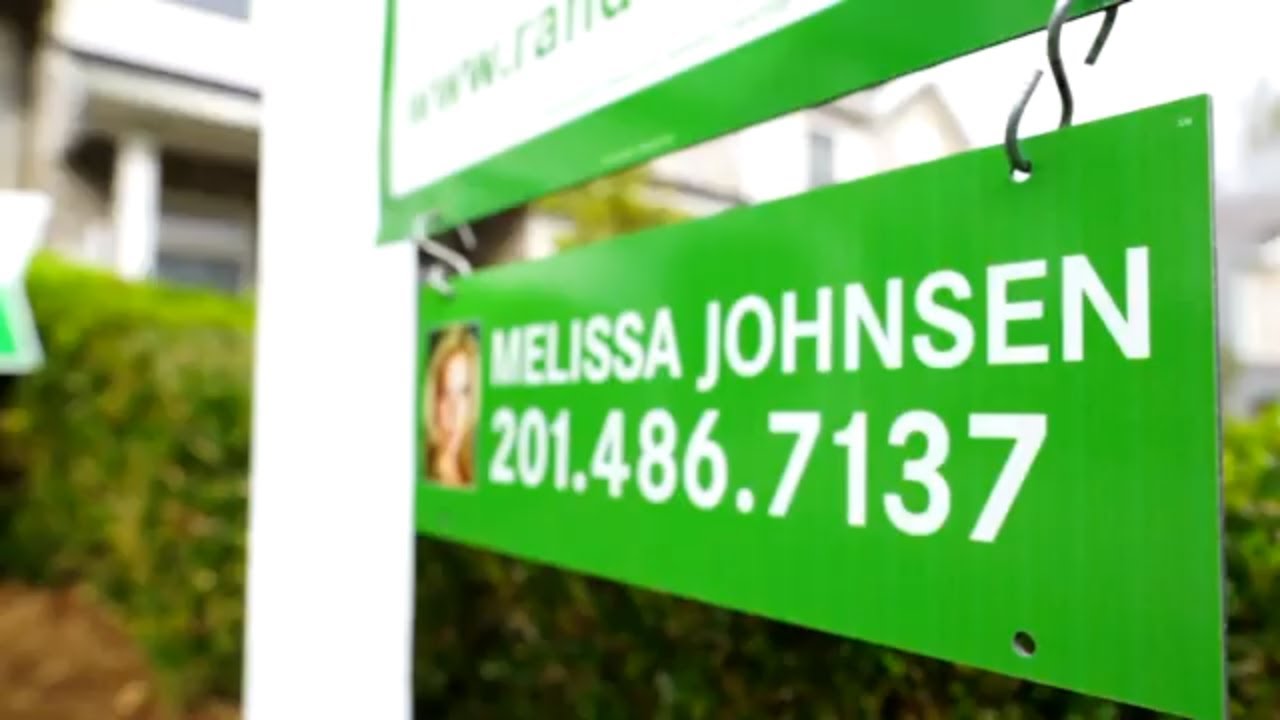 Welcome Home to this 2 Bed/3 Bath Townhome in Parsippany, NJ! 🏡