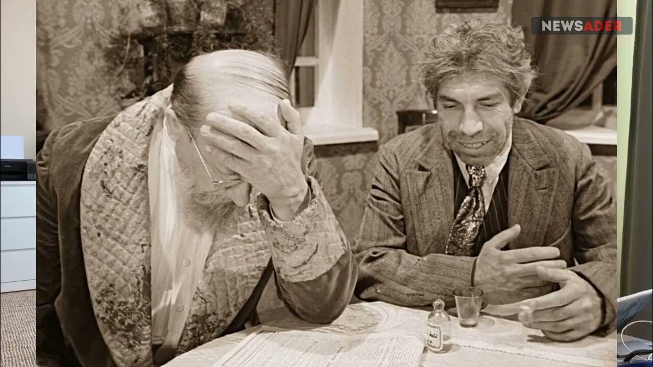 Курящая девушка. Понимать надо сразу цитаты. Любить людей цитаты. Живу по принципу цитаты. Ведь в них придется.