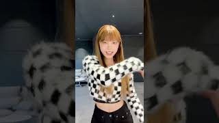 mirror mirror 🪞#NewJeans #뉴진스 #NewJeans_OMG #NewJeans_Ditto #Year_of_NewJeans