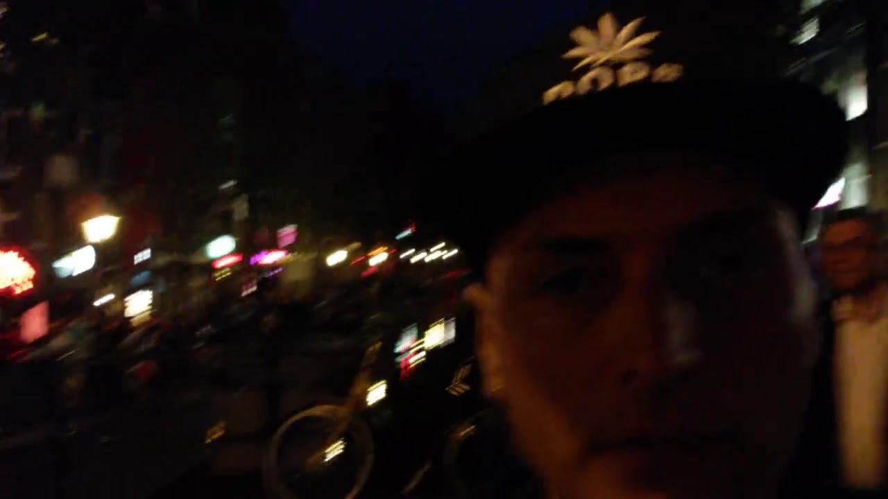 Film A Luci Rosse In Piazza Maggiore