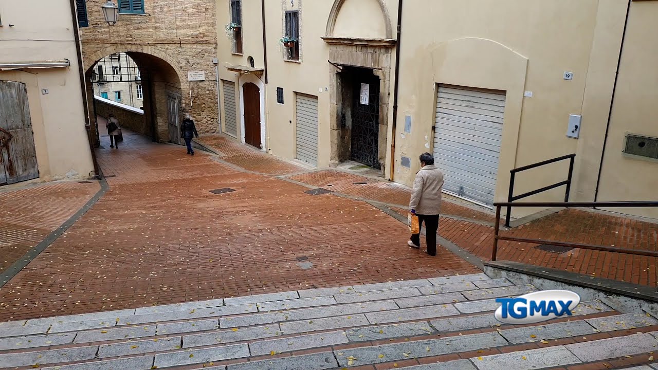 Lanciano: sesso all'aperto in centro, adolescenti protagonisti