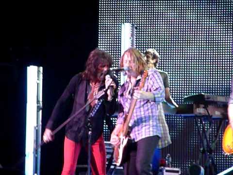 Foreigner "Cold as Ice" Jiffy Lube Live, Bristow V...