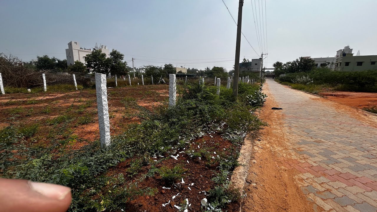 46லட்சம் முதல் 50லட்சம் வரை 2BHK வடக்கு பார்த்து கார் பார்க்கிங் வசதியுடன் வீடு விற்பனைக்கு உள்ளது