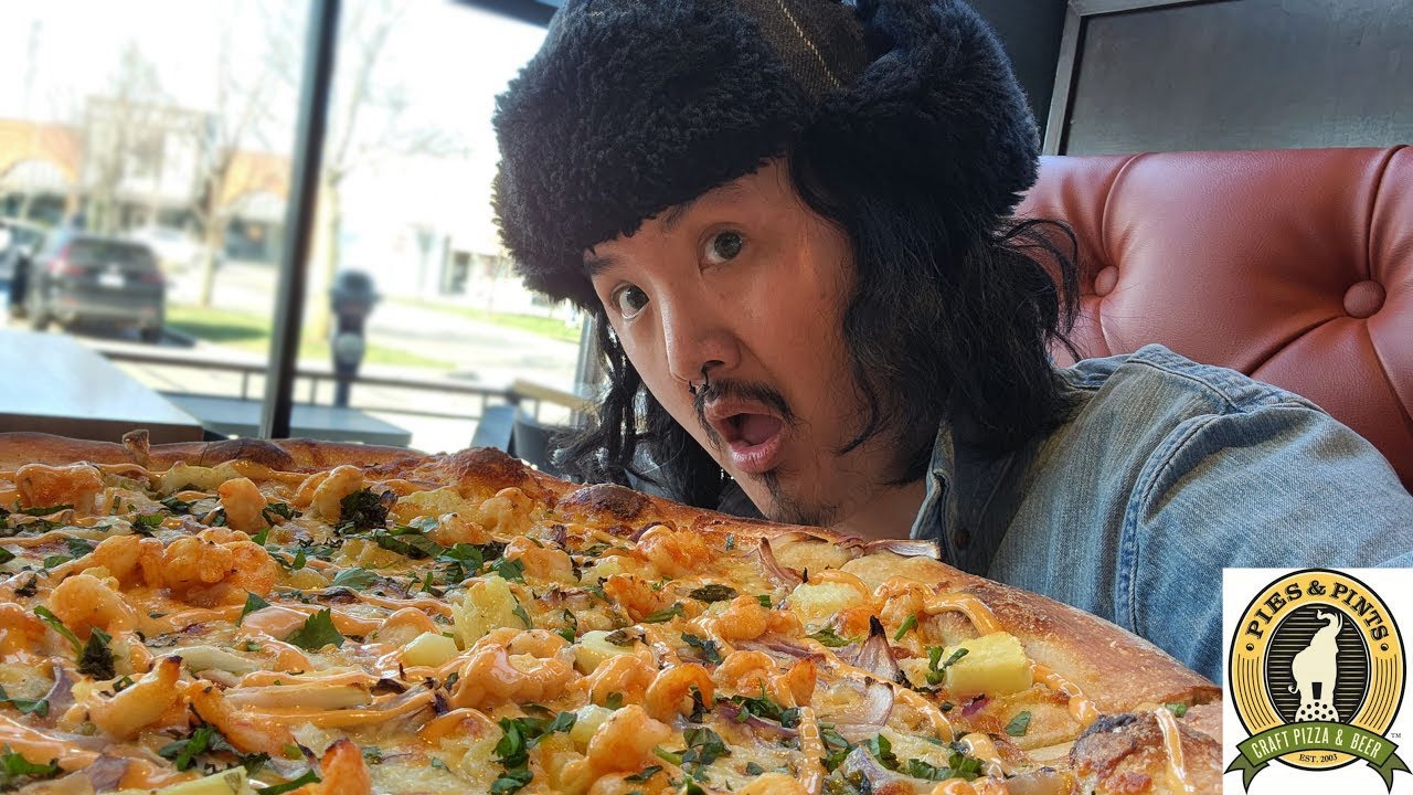 EATING..... SRIRACHA SHRIMP PIES AND PINTS!!!!!!