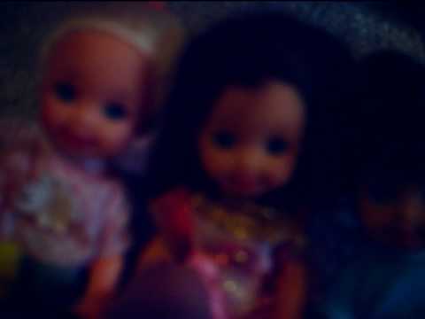 The Barbie Family: Episode 11- Kelly's Birthday Pa...