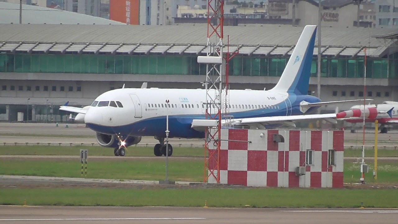B-8415 Deer Jet A320 taxiing