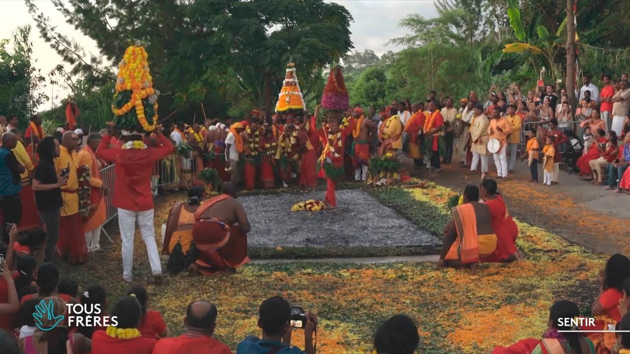 La cérémonie de la marche sur le feu à La Réunion | Sur le terrain