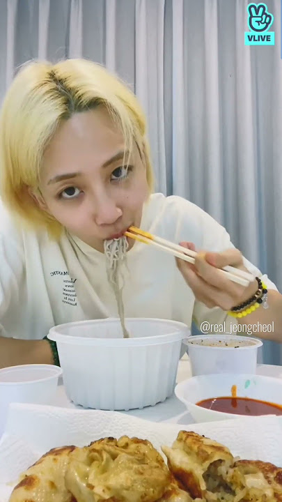 And Cheol always finish the food for him 😭 #jeonghan #jeongcheol #scoups #seventeen #shorts #short
