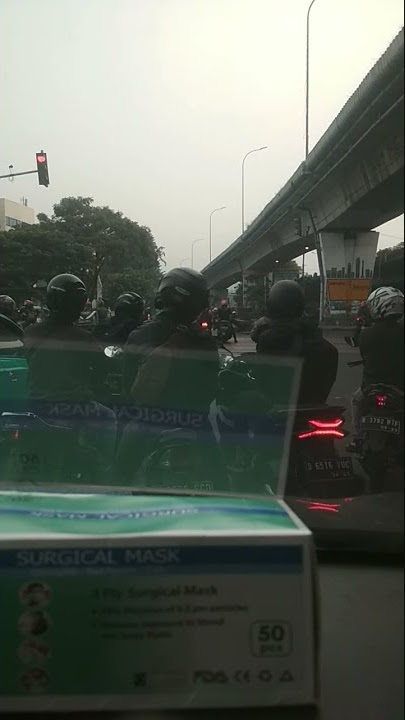 status wa story wa di mobil sama teman siang hari sambil dengerin musik