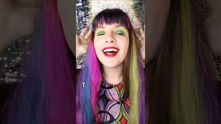 Candy cane eyeliner for Christmas – how do you style that