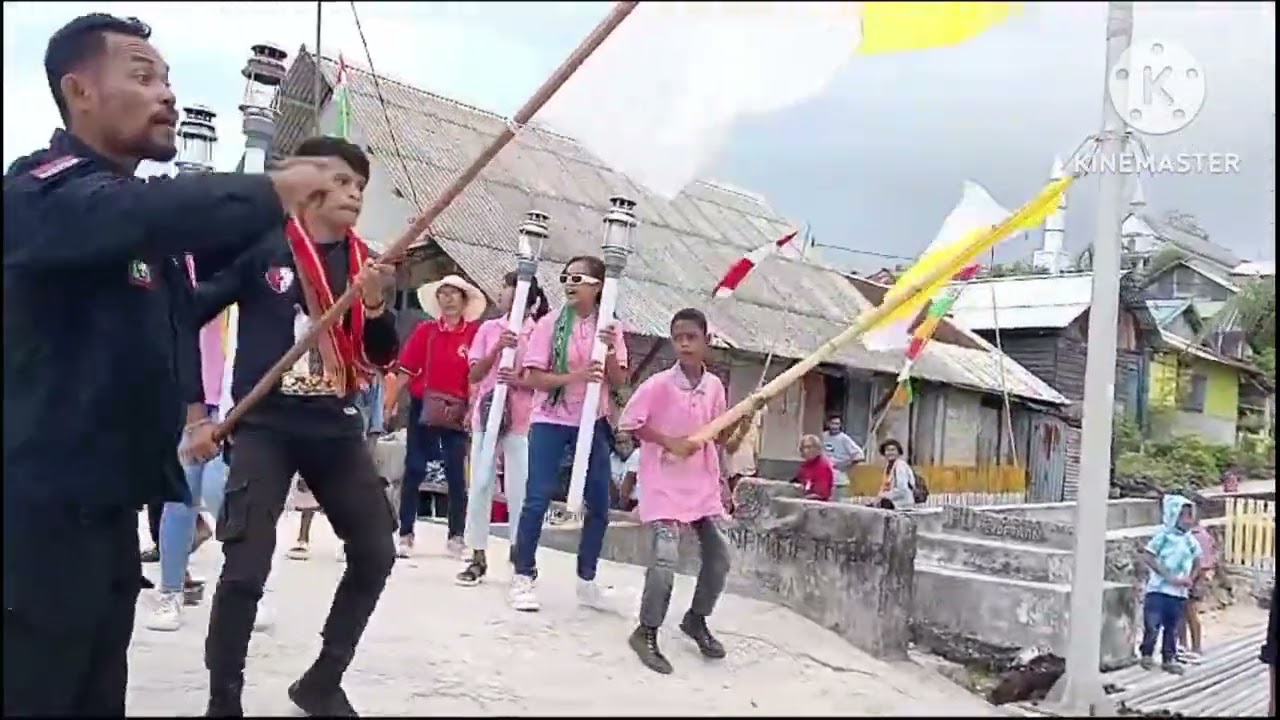 Prosesi Penyerahan Dan Penyambutan Arcah Kristus Raja Dari Stasi Diaspora  Kepada Satasi Meyano Das