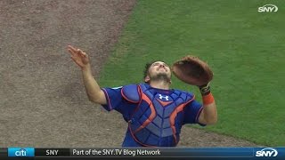 HOU@NYM: d'Arnaud makes a tough catch in foul ground