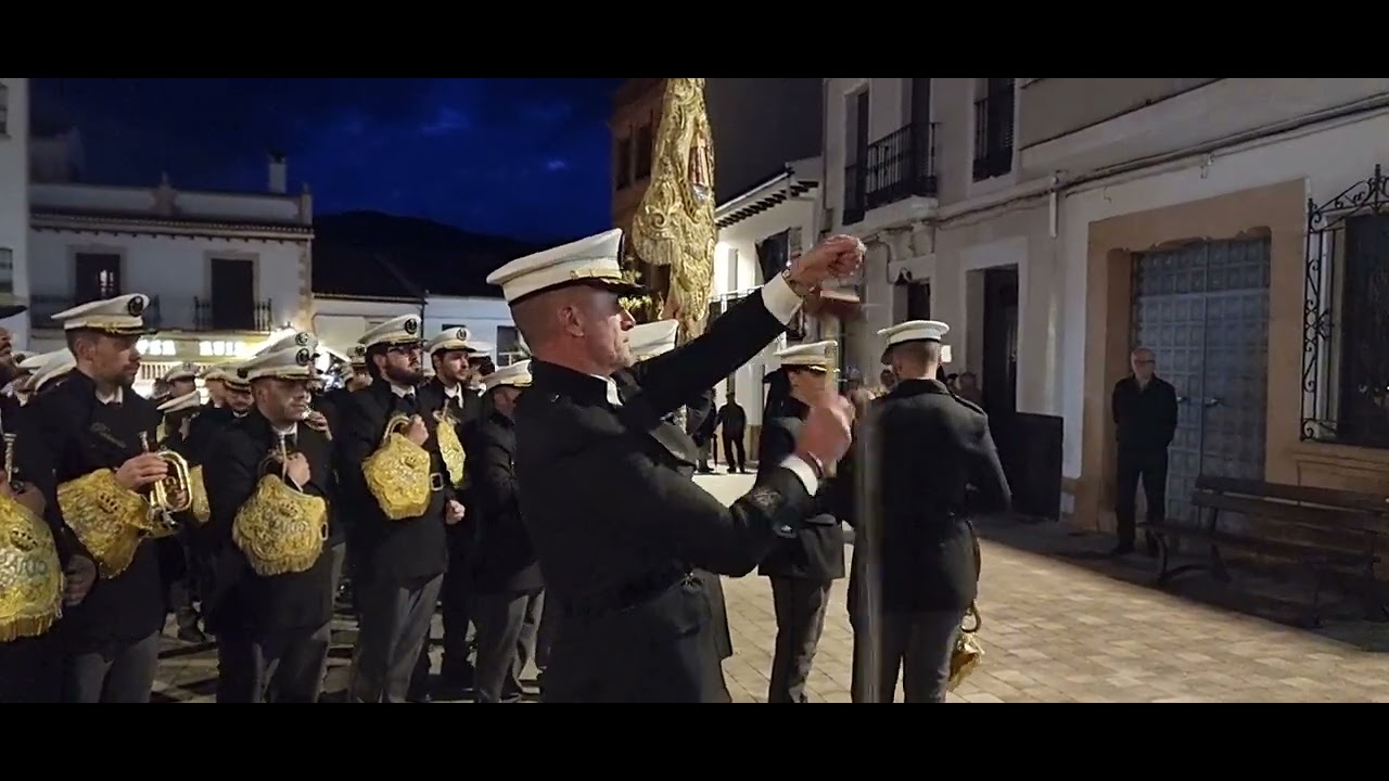 Bonito detalle de la Banda del Rosario a Conchi.
