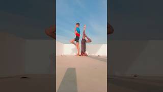Headstand &amp; tree pose variation 😎