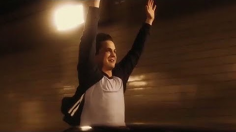 Kyle Dixon & Michael Stein - Walking in Hawkins