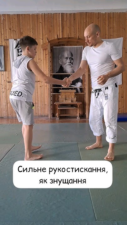 коли стисли руку сильно, що робити? - YouTube