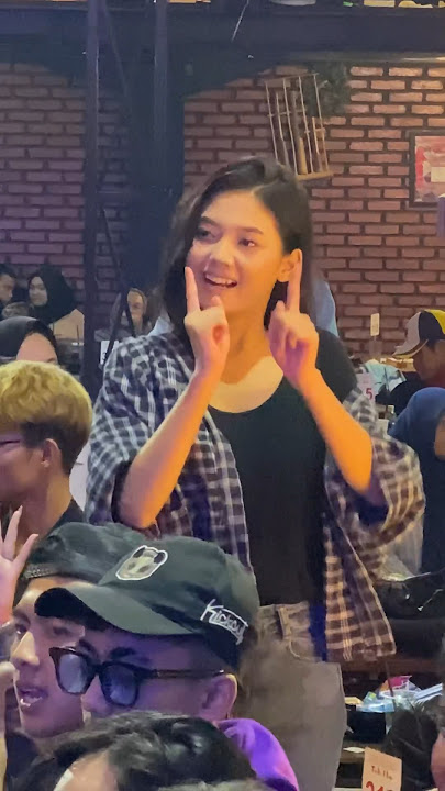 Cewe cantik yang lagi viral di Angkringan Teh Ita